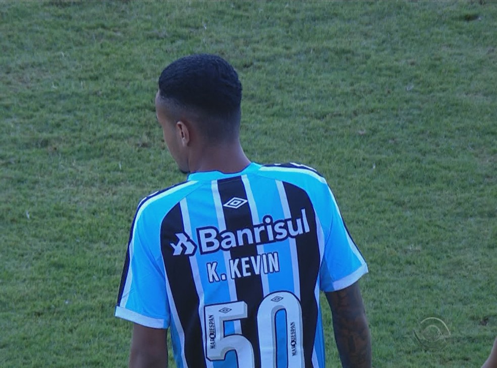 Grêmio fatura alto com venda de camisas autografadas por Luis Suárez; veja  valores