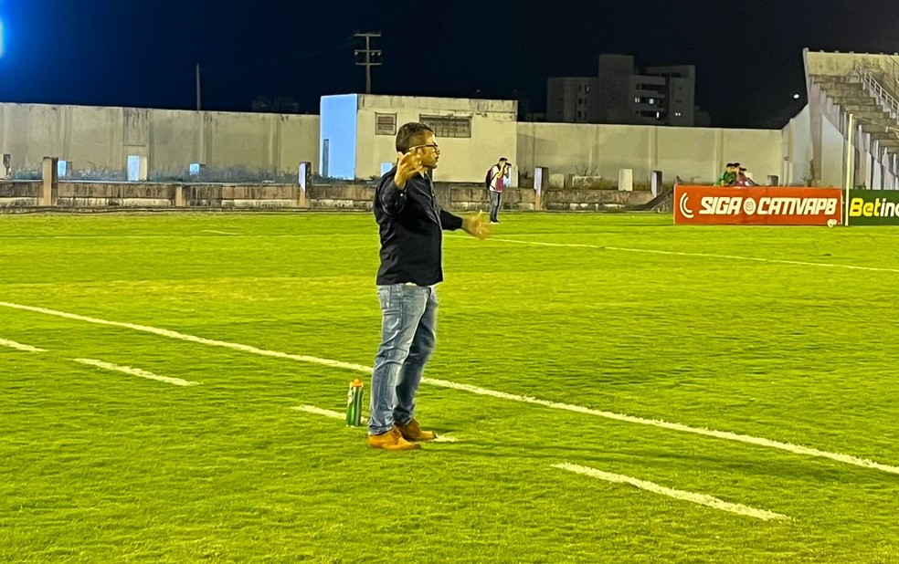 Josivaldo Alves, treinando o CSP no Campeonato Paraibano de 2023 — Foto: Beatriz Freire / TV Cabo Branco