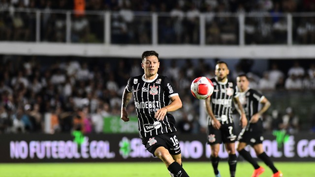 Meia Rodrigo Garro em estreia pelo Corinthians