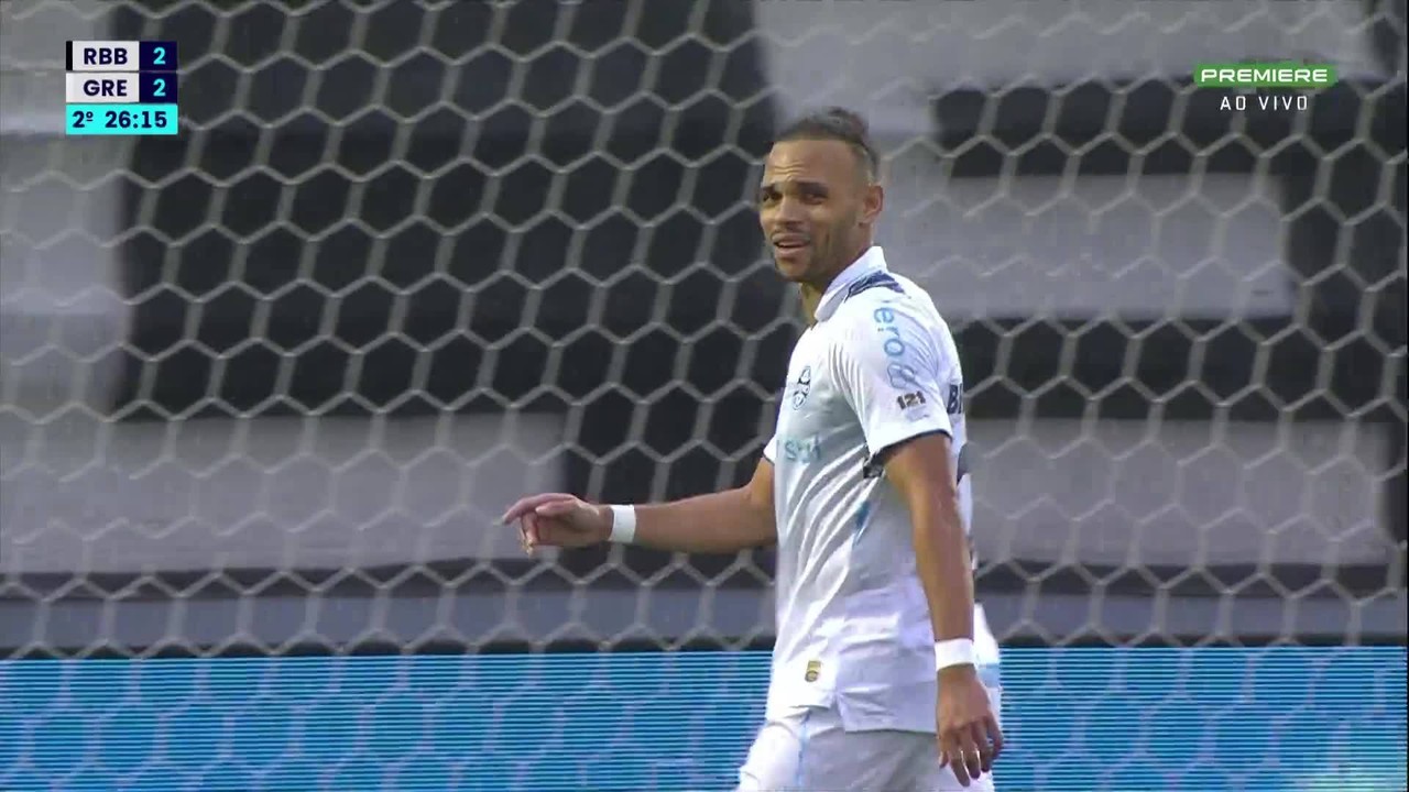 Braithwaite, do Grêmio, se revolta ao ser substituído contra o Bragantino