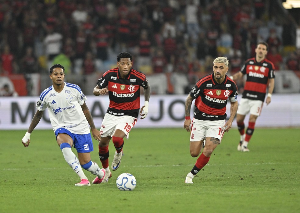 Arrascaeta e Plata em Flamengo x Cruzeiro - Libertadores 2026 � Foto: Andr� Dur�o