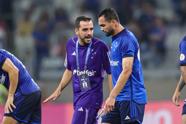 No Cruzeiro, Zé Ricardo mira recuperação de Gilberto, xingado pela torcida: Tem faro de gol