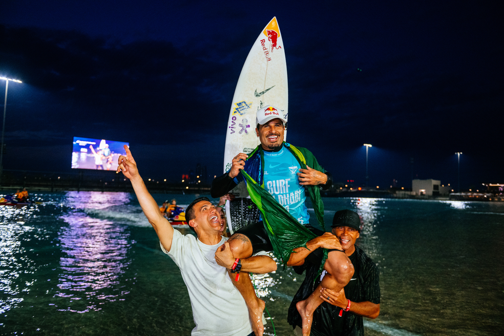 Italo Ferreira é campeão da etapa de Abu Dhabi da WSL — Foto: WSL