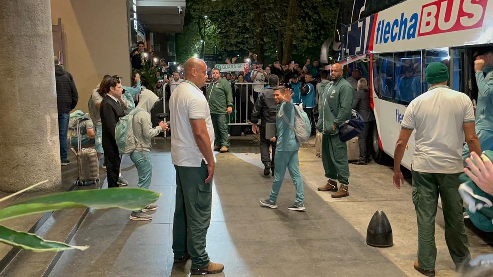 Desembarque do Palmeiras em Buenos Aires — Foto: Thiago Ferri