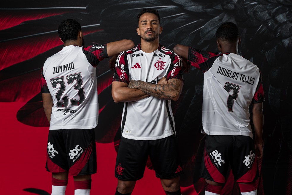 Flamengo lança novo uniforme para a temporada 2025 — Foto: Divulgação