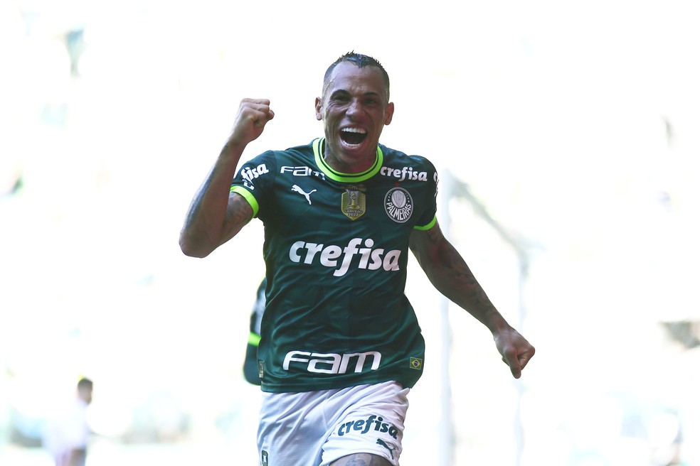 Fez péssimos jogos no Palmeiras, foi Campeão Brasileiro e agora vai embora  do clube