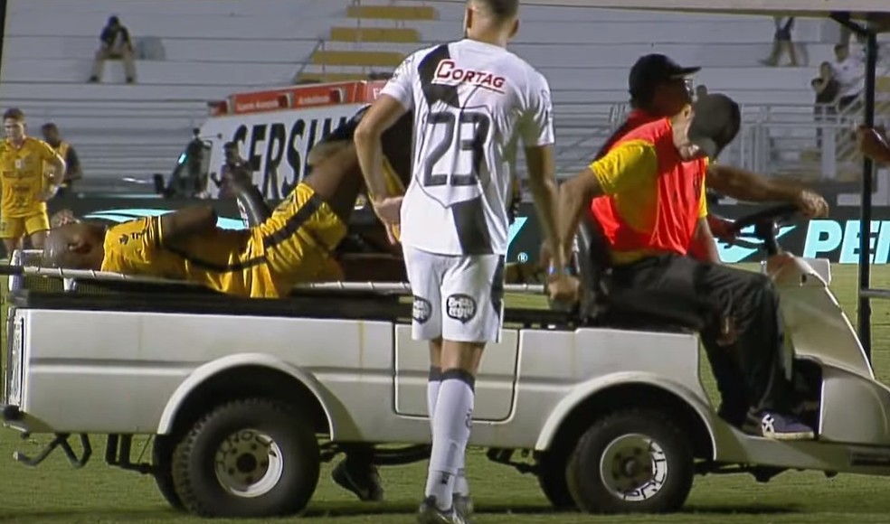 Sass&aacute; lesionado contra a Ponte Preta &mdash; Foto: Canal GOAT