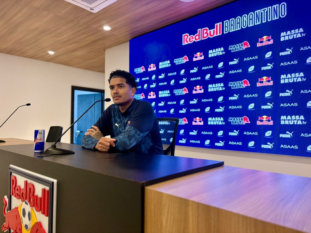 Lucas Barbosa se diz adaptado à nova função no Bragantino e vê "jogo de seis pontos" contra o Fluminense