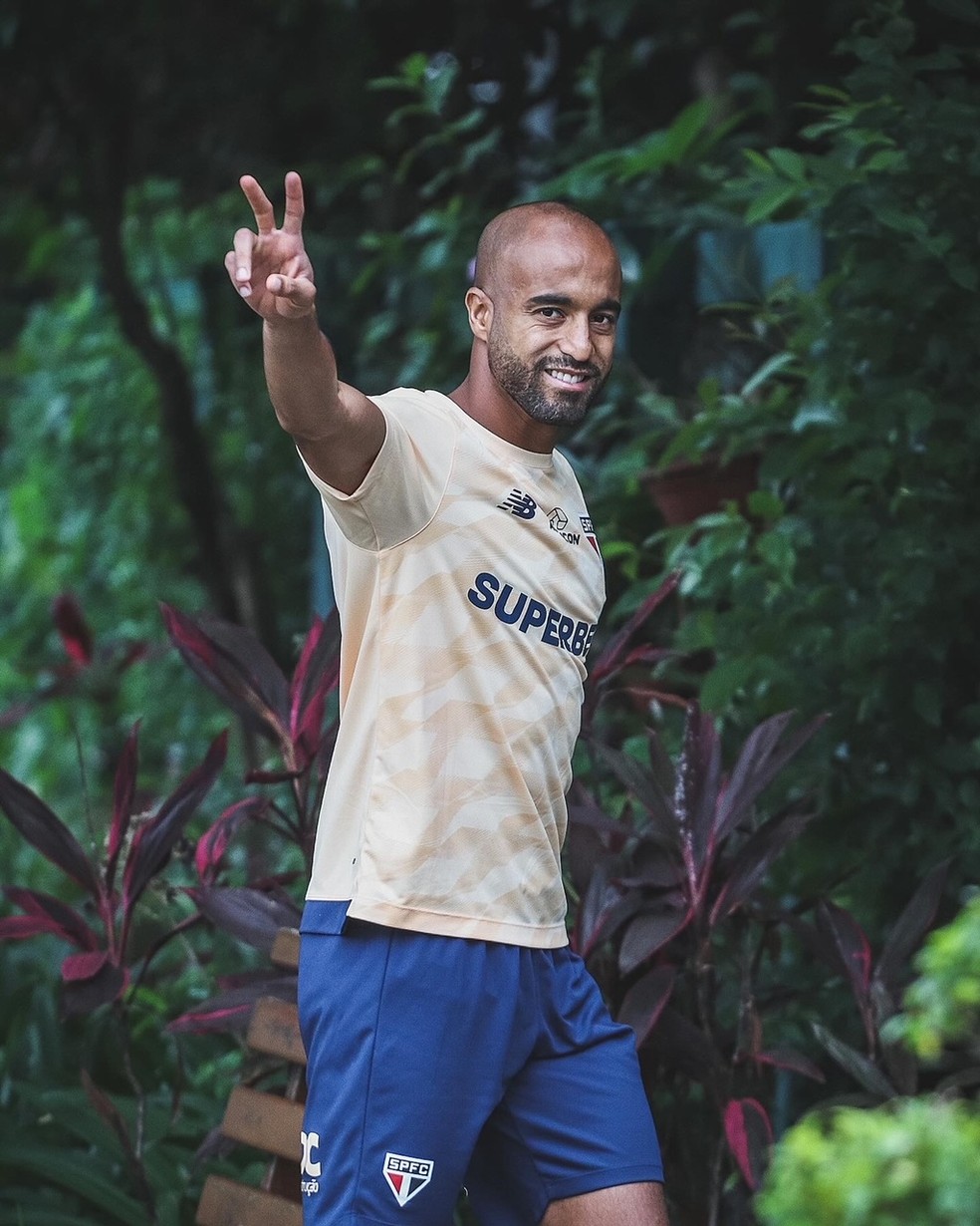 Lucas em treinamento do São Paulo — Foto: Miguel Schincariol /saopaulofc
