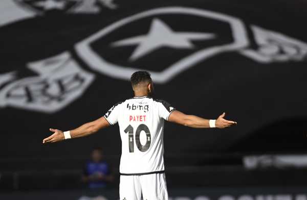 Payet se solta no Vasco com repertório de dribles, gols e assistências; veja lances | vasco