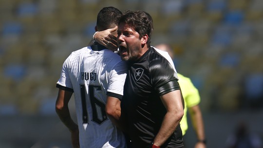 Bola parada vira arma, e Botafogo tem treinador para essa finalidade - Foto: (Vitor Silva)
