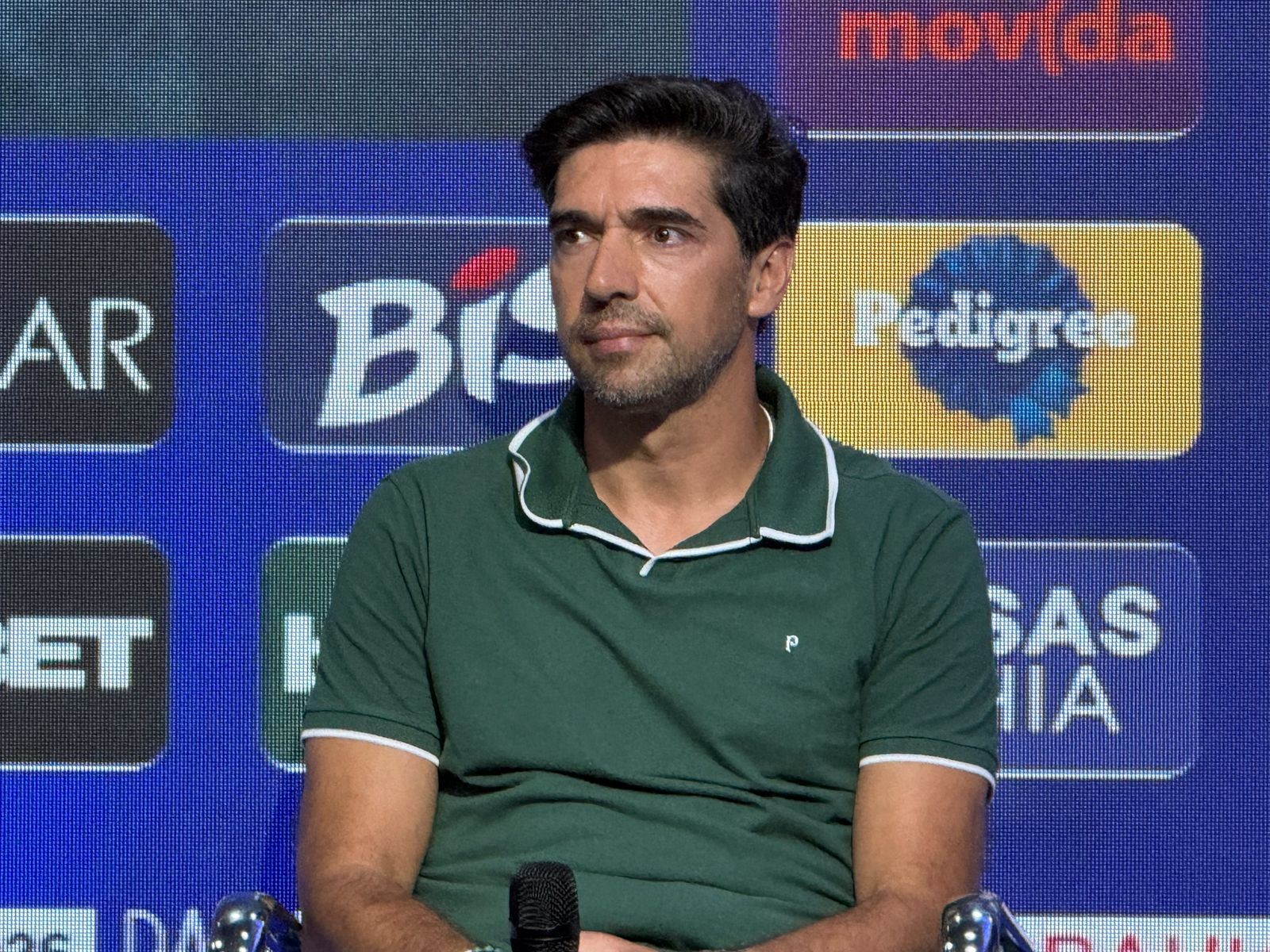 Abel Ferreira Reflete Sobre Críticas e Enfatiza a Incerteza da Decisão no Futebol