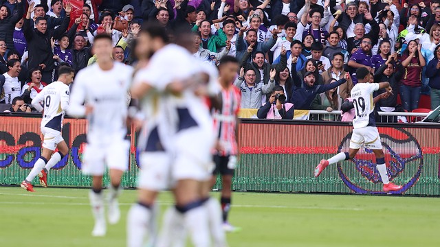 Gol de Bryan Ramírez em LDU x São Paulo
