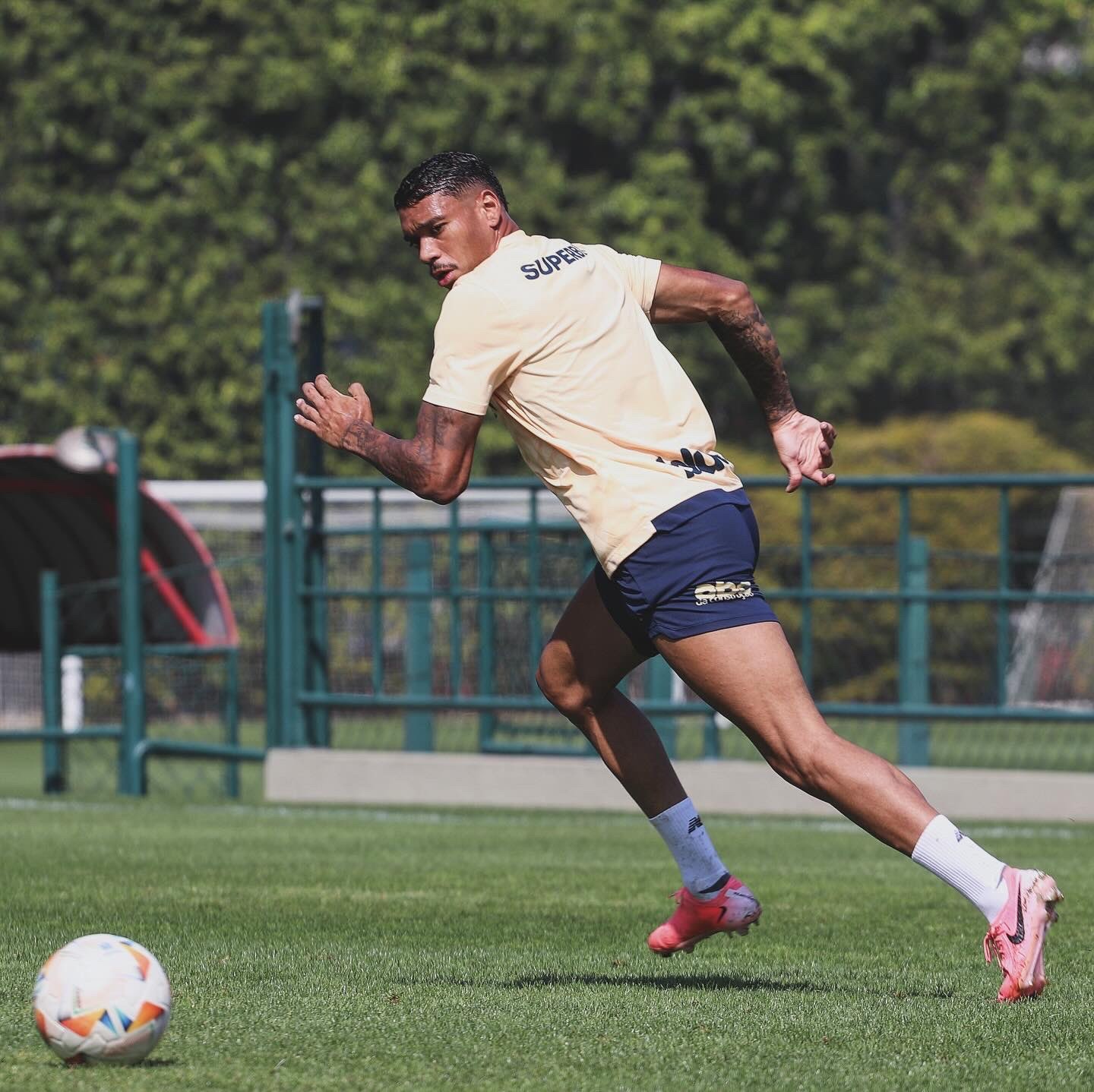 Atlético-MG negocia com zagueiro do Sassuolo, ex-São Paulo