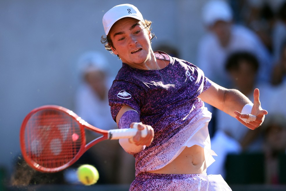 João Fonseca em Roland Garros — Foto: REUTERS/Guglielmo Mangiapane