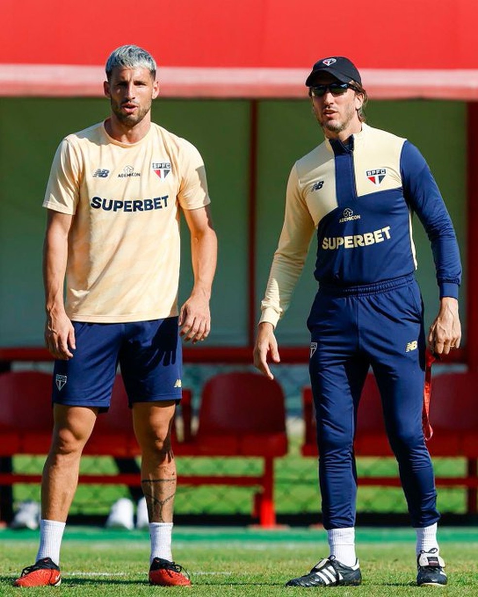 Calleri e Luis Zubeldía durante treino no São Paulo — Foto: São Paulo FC