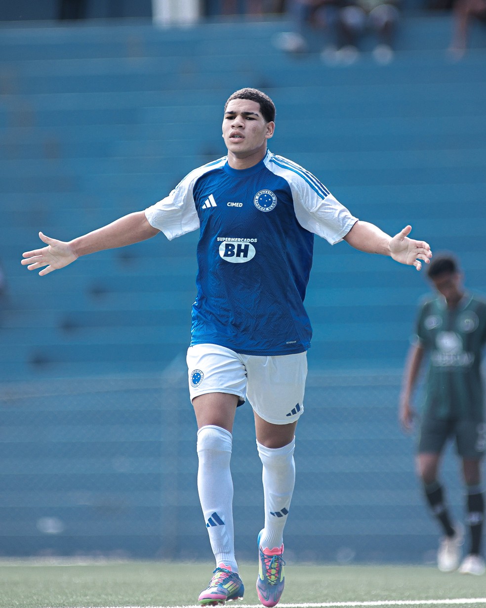 Thaylon comemora gol pelo Cruzeiro — Foto: Gustavo Martins/ Cruzeiro