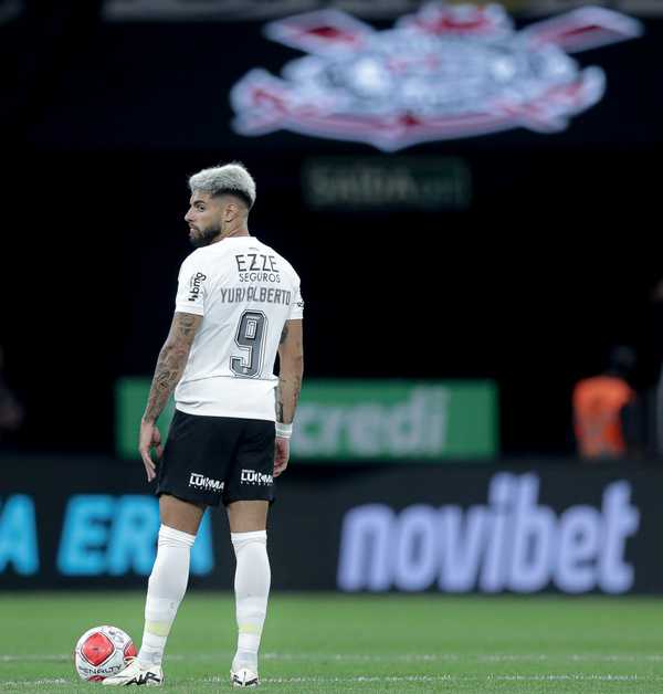 Recuperação rápida: Yuri Alberto volta a treinar no Corinthians após fratura.