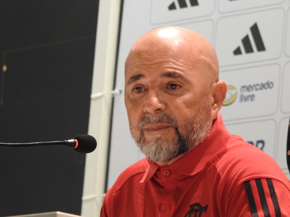 Sampaoli pensa op&ccedil;&otilde;es para o cl&aacute;ssico entre Flamengo e Vasco; nesta sexta o time folgou &mdash; Foto: Fred Gomes