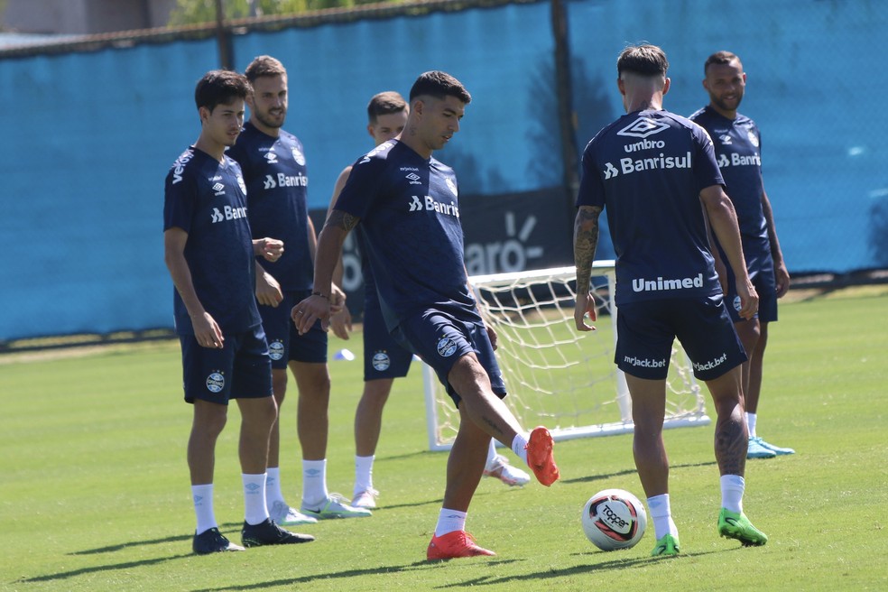 Grêmio fatura alto com venda de camisas autografadas por Luis Suárez; veja  valores