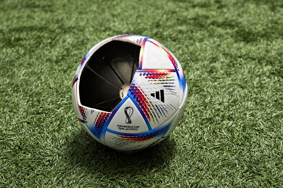 Sensor fica no interior da bola e registra dados de toque