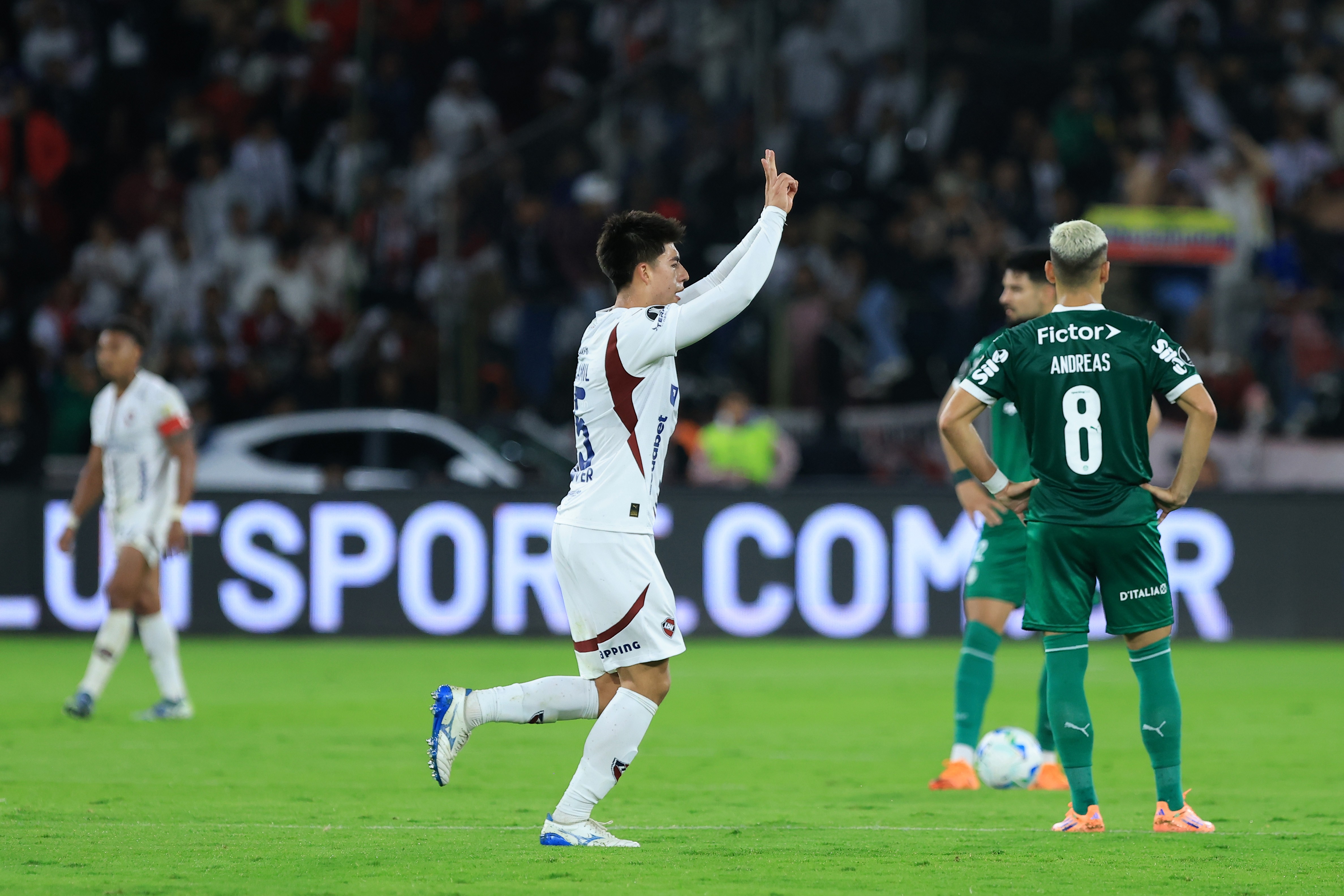 Piquerez aponta altitude como vilã na derrota do Palmeiras e promete: 