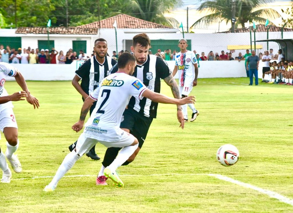 São Paulo Crystal em campo contra o Treze, pela semifinal do Campeonato Paraibano de 2023 — Foto: Foto: Daniel Vieira / Treze