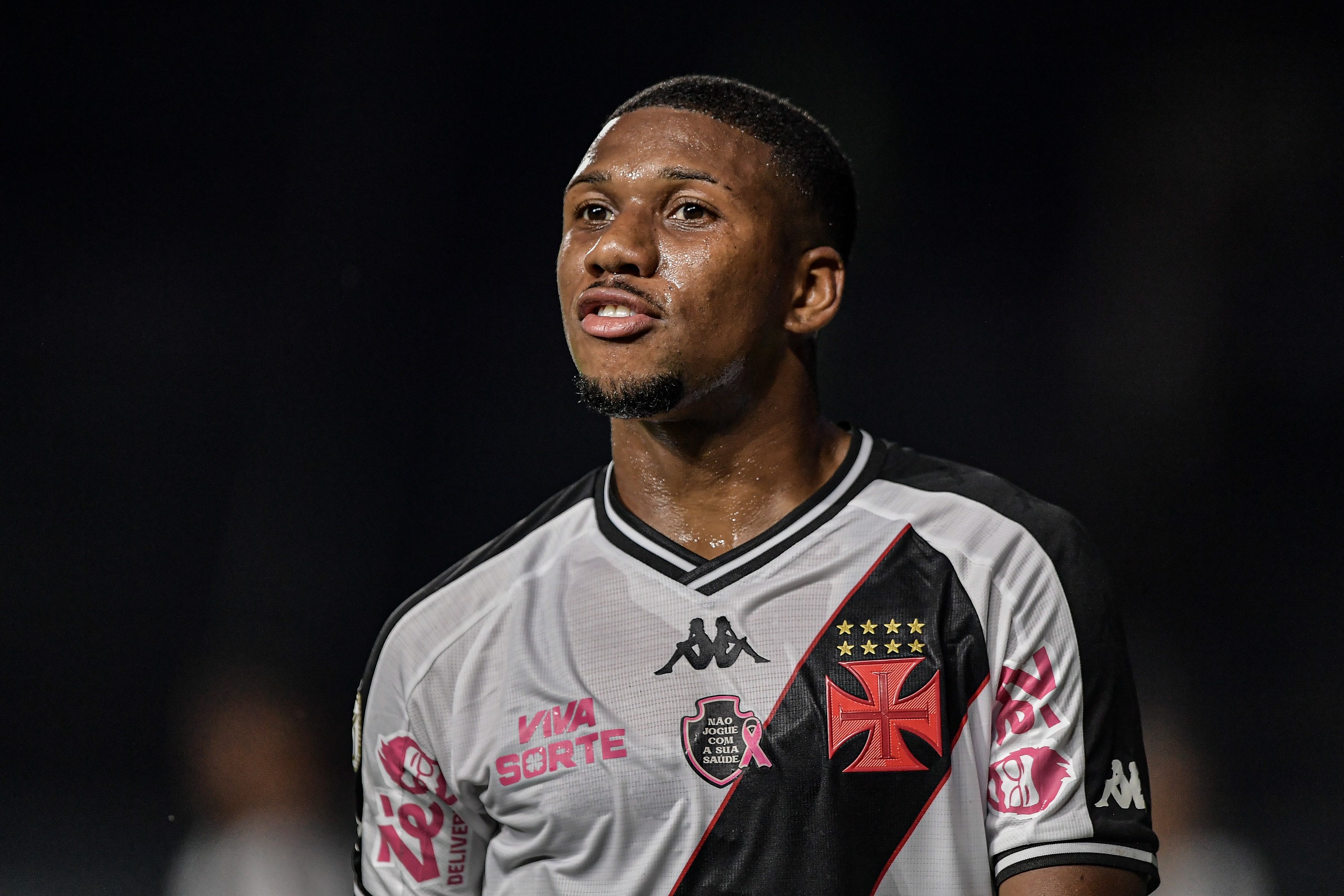 Leandrinho é aguardado nesta semana no Vasco; veja como foi a passagem do lateral na Arábia Saudita