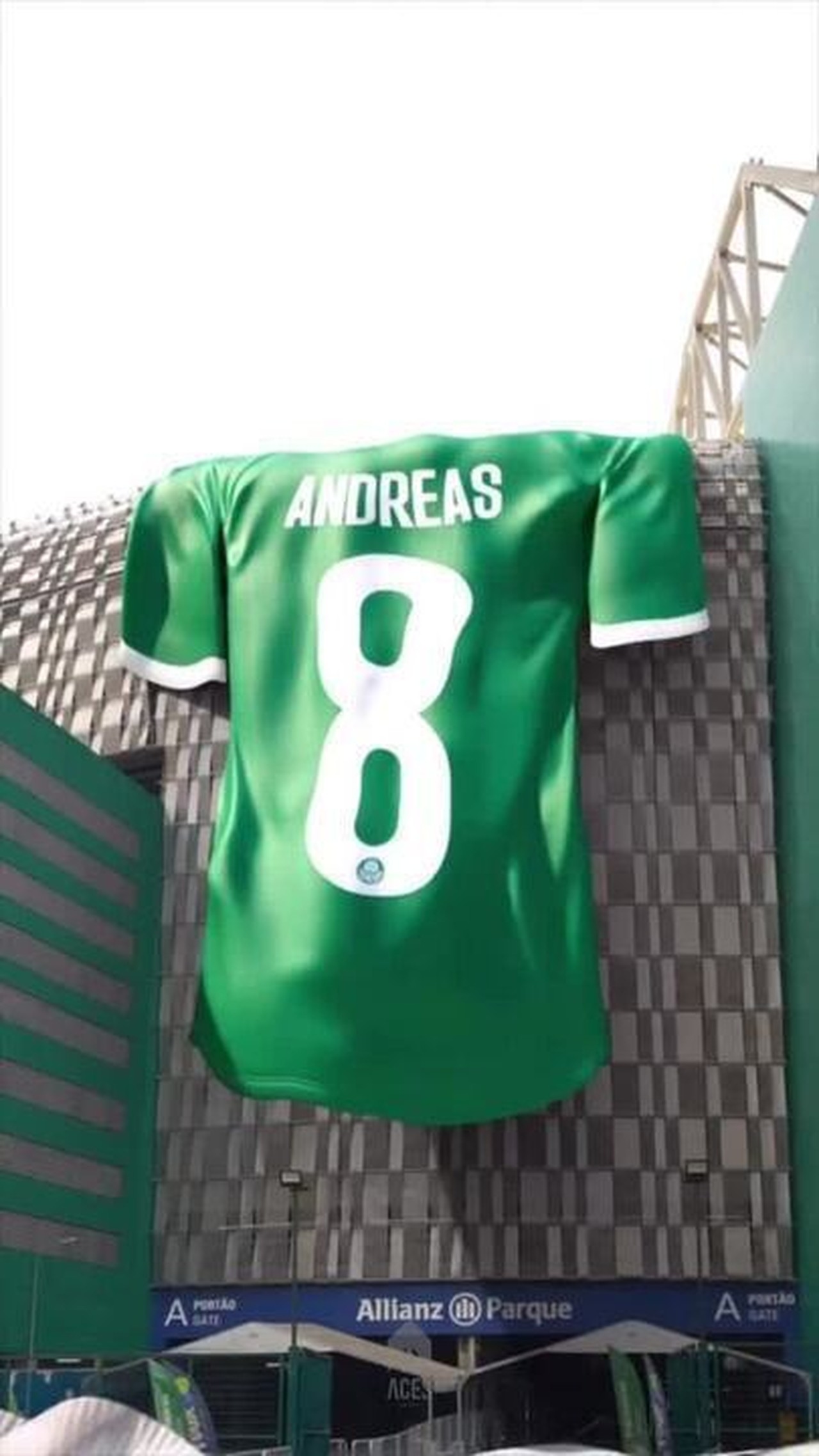 Andreas Pereira confirma uso da camisa 8 no Palmeiras em vídeo oficial