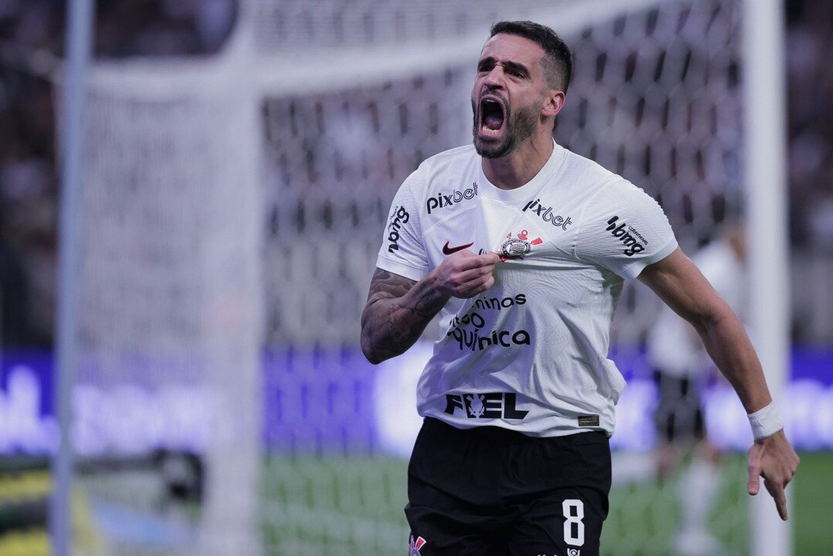 Renato Augusto processa Corinthians por R$ 5,4 milhões em direitos e bônus.