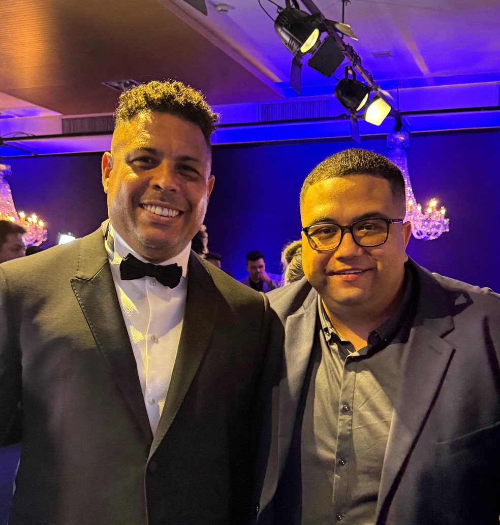 Leonardo Moraes ao lado de Ronaldo Fenômeno — Foto: Arquivo pessoal