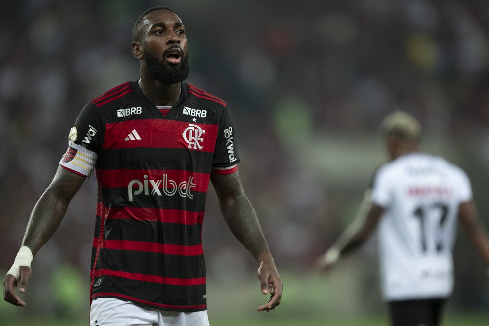 Gerson em ação em Flamengo x Vasco