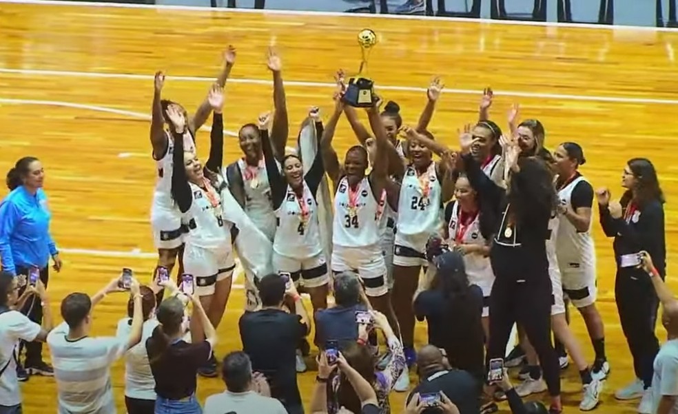 Corinthians campeão da Copa São Paulo de Basquete Feminino — Foto: Reprodução/Corinthians TV