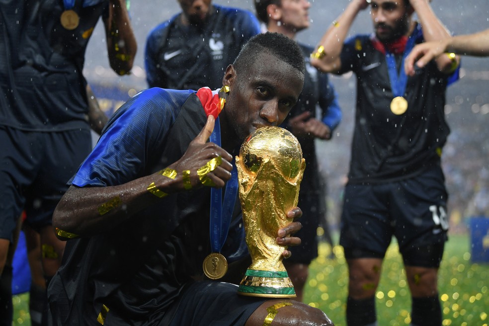 Jogador da França leiloa medalha de campeão da Copa do Mundo 2018 por R$  400 mil - ESPN
