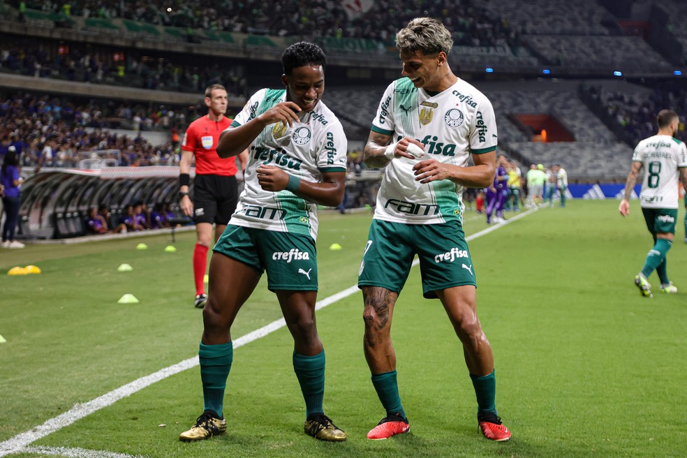 Endrick comemora gol do Palmeiras contra o Cruzeiro — Foto: Gilson Lobo/AGIF