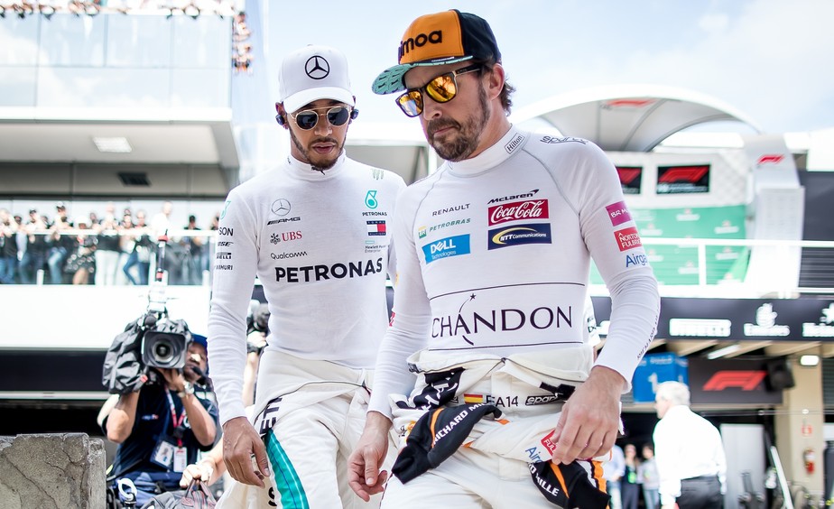 Alonso detona Hamilton por posts nas redes sociais