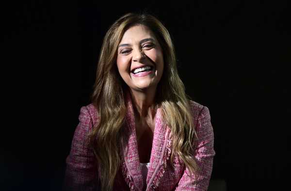 Leila conquista títulos no futebol mesmo sem entender do esporte.