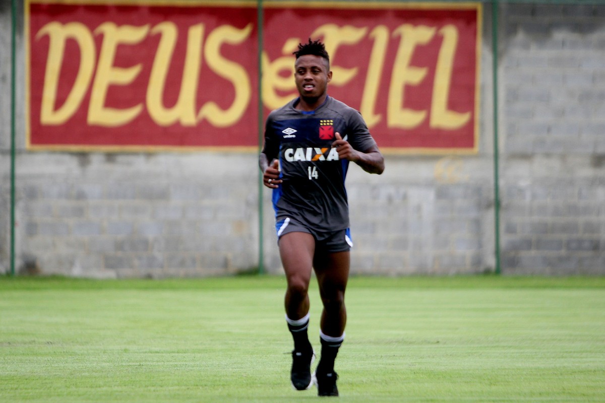 Vasco acerta transferência dos direitos de Paulo Vitor para clube da Segunda Divisão B da