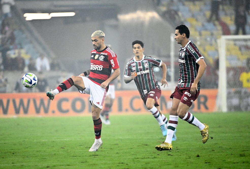 Arrascaeta x Ganso, Flamengo x Fluminense &mdash; Foto: Andr&eacute; Dur&atilde;o/ge