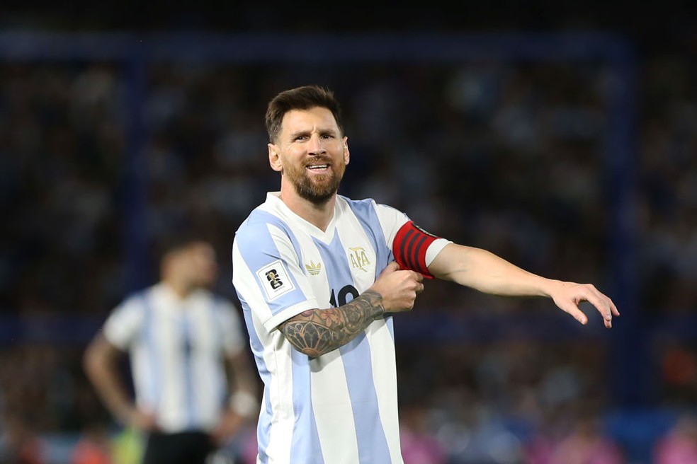 Messi durante duelo Argentina x Peru, nas Eliminatórias da Copa do Mundo 2026 — Foto: Daniel Jayo/Getty Images