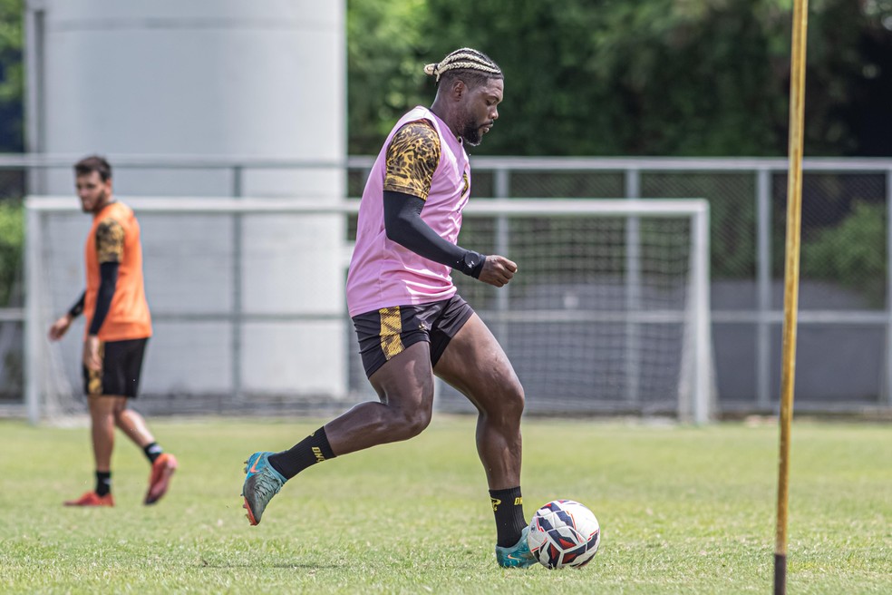 Luan Silva, ficou de fora do primeiro jogo — Foto: João Normando/Amazonas FC