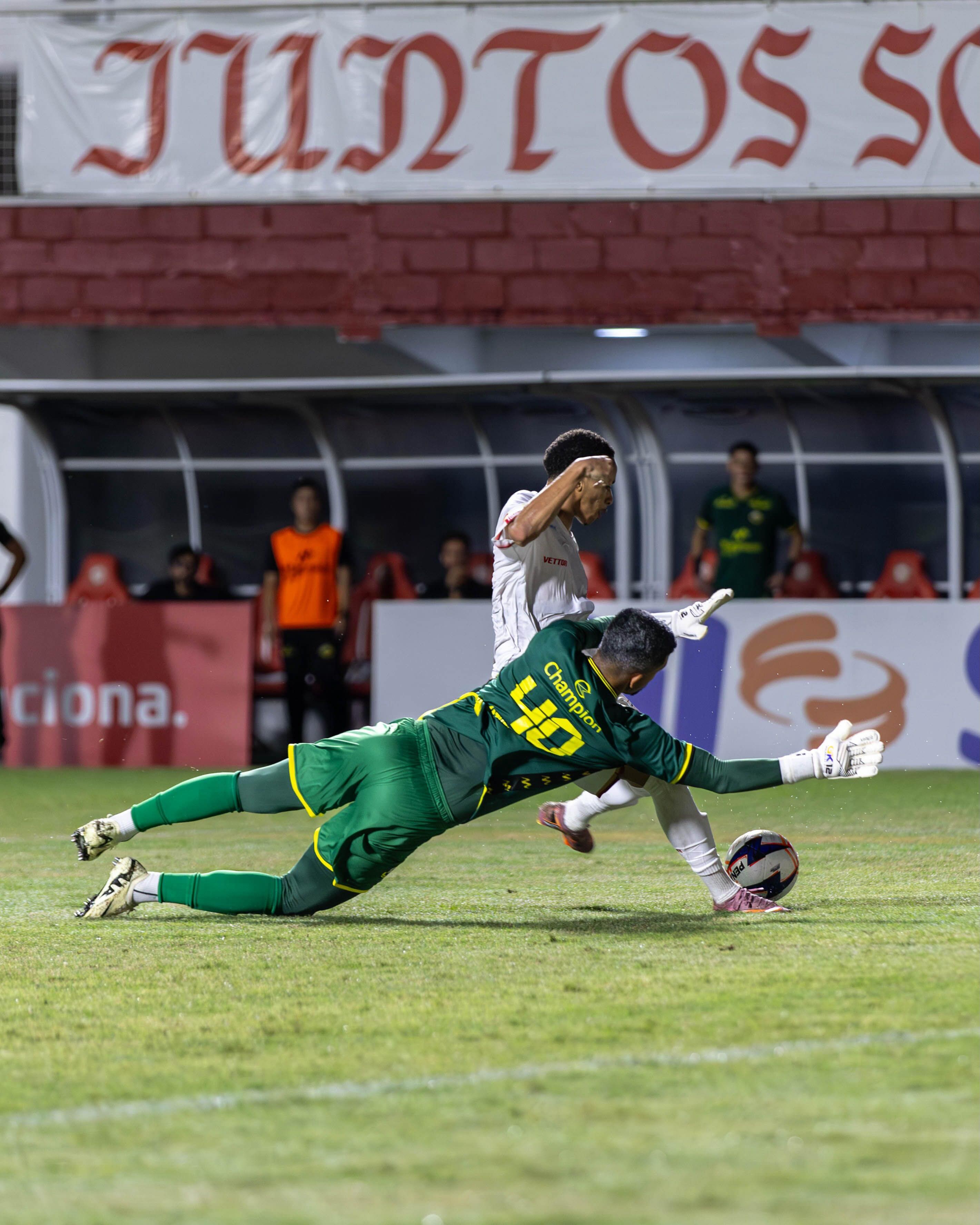 Ceará acerta contratação de goleiro Matheus Nogueira, que estava no São Bernardo