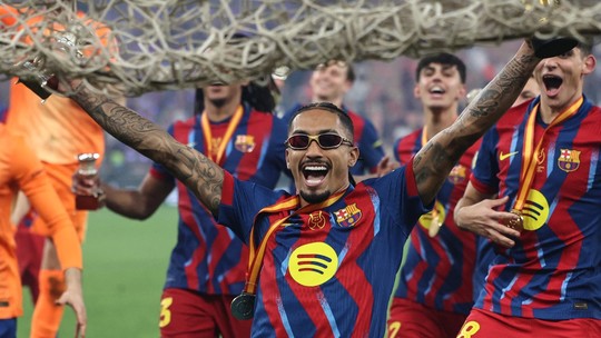 Jornais espanhóis exaltam Raphinha na decisão da Supercopa da Espanha: "Um craque" - Foto: (Foto por FADEL SENNA/AFP)