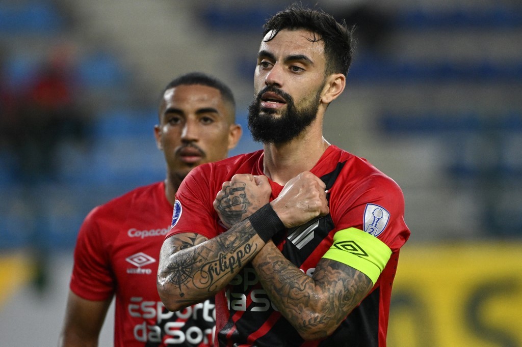 Botafogo acerta contratação do atacante Mastriani, do Athletico