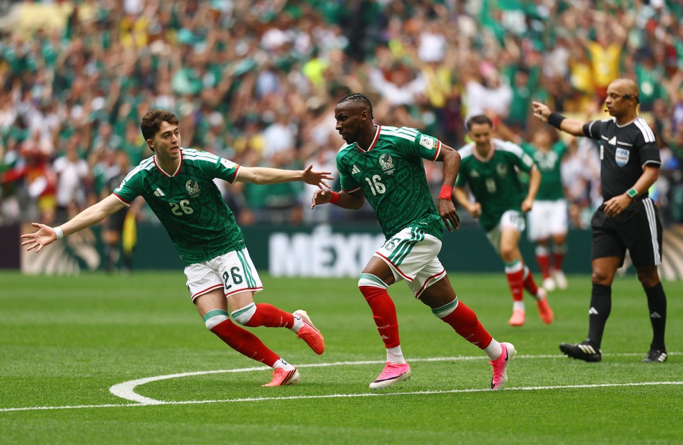 Gol de Julian Quiñones em México x África do Sul