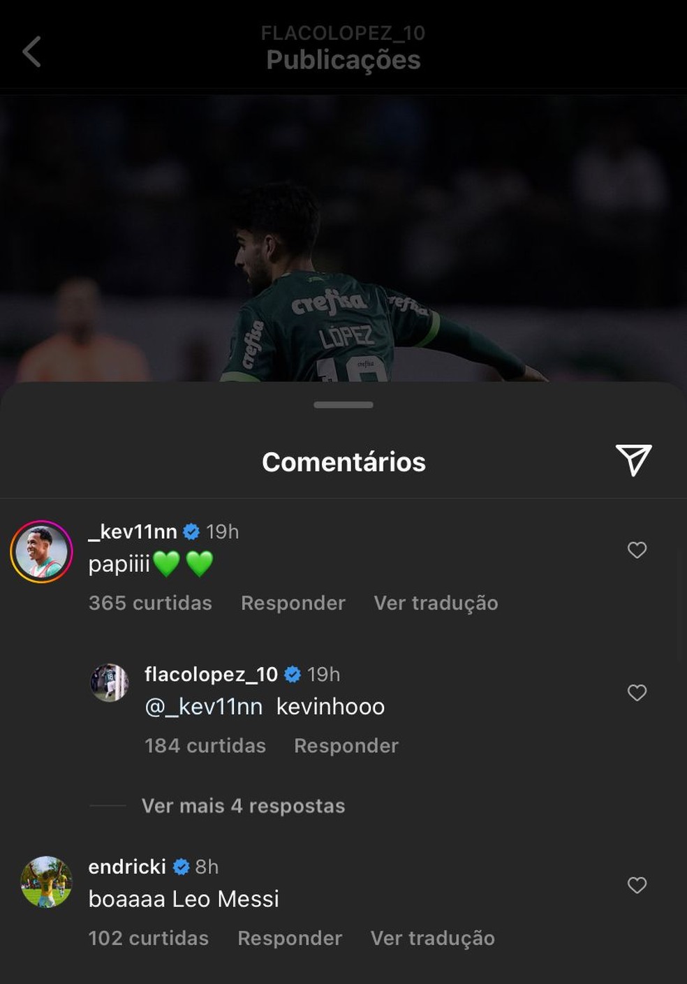 Kevin e Endrick comentando em foto de Flaco López, autor do gol da vitória do Palmeiras contra o Cruzeiro — Foto: Reprodução