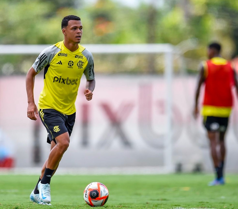 Wanderson, lateral-direito da base do Flamengo — Foto: Reprodução/Instagram