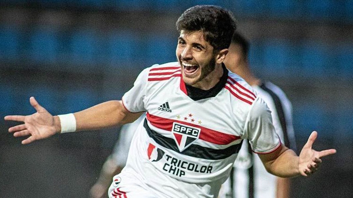 PSG sinaliza oferta ao São Paulo e entra em disputa pela contratação de Beraldo