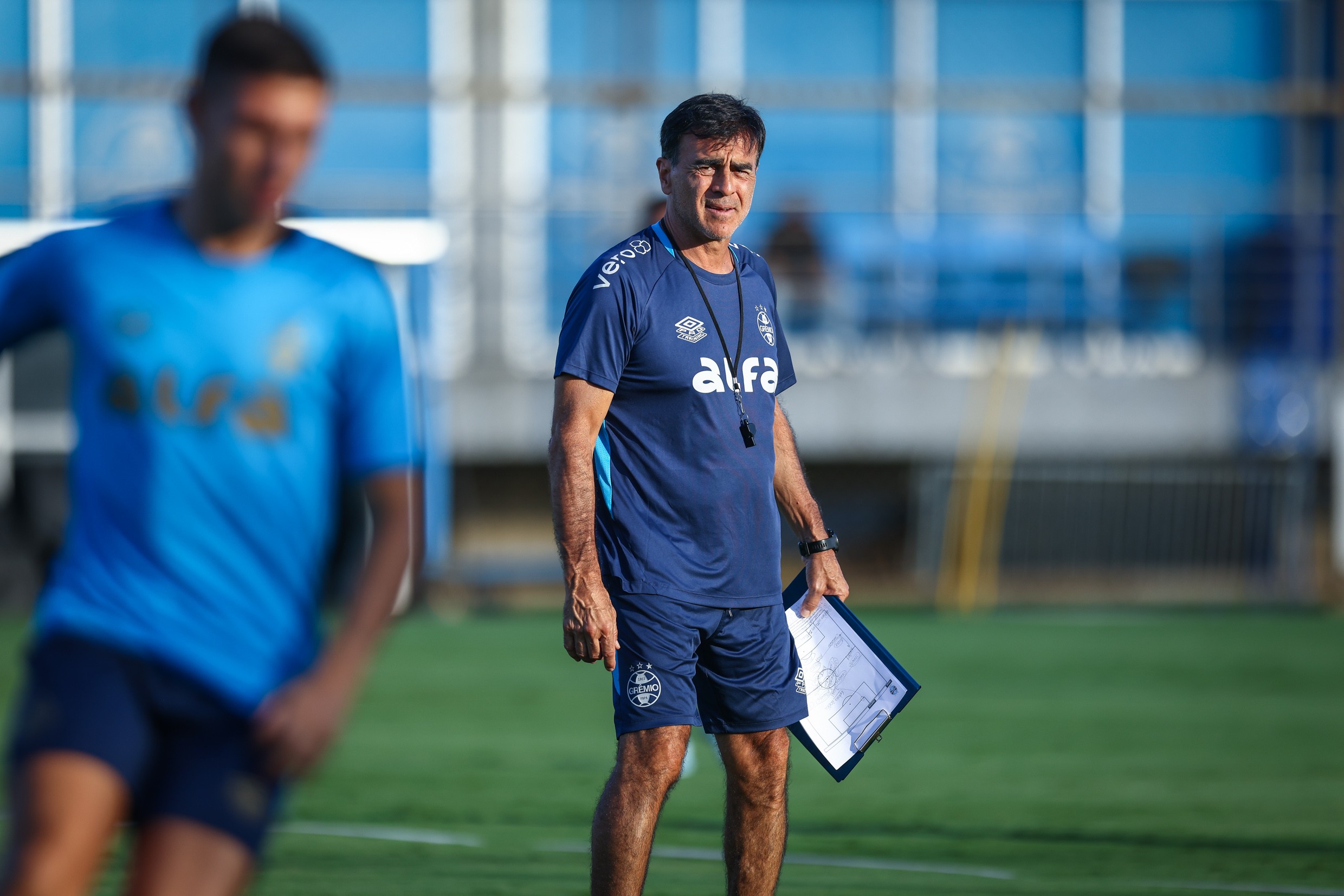 Grêmio enfrenta Juventude na semifinal do Campeonato Gaúcho com time renovado.