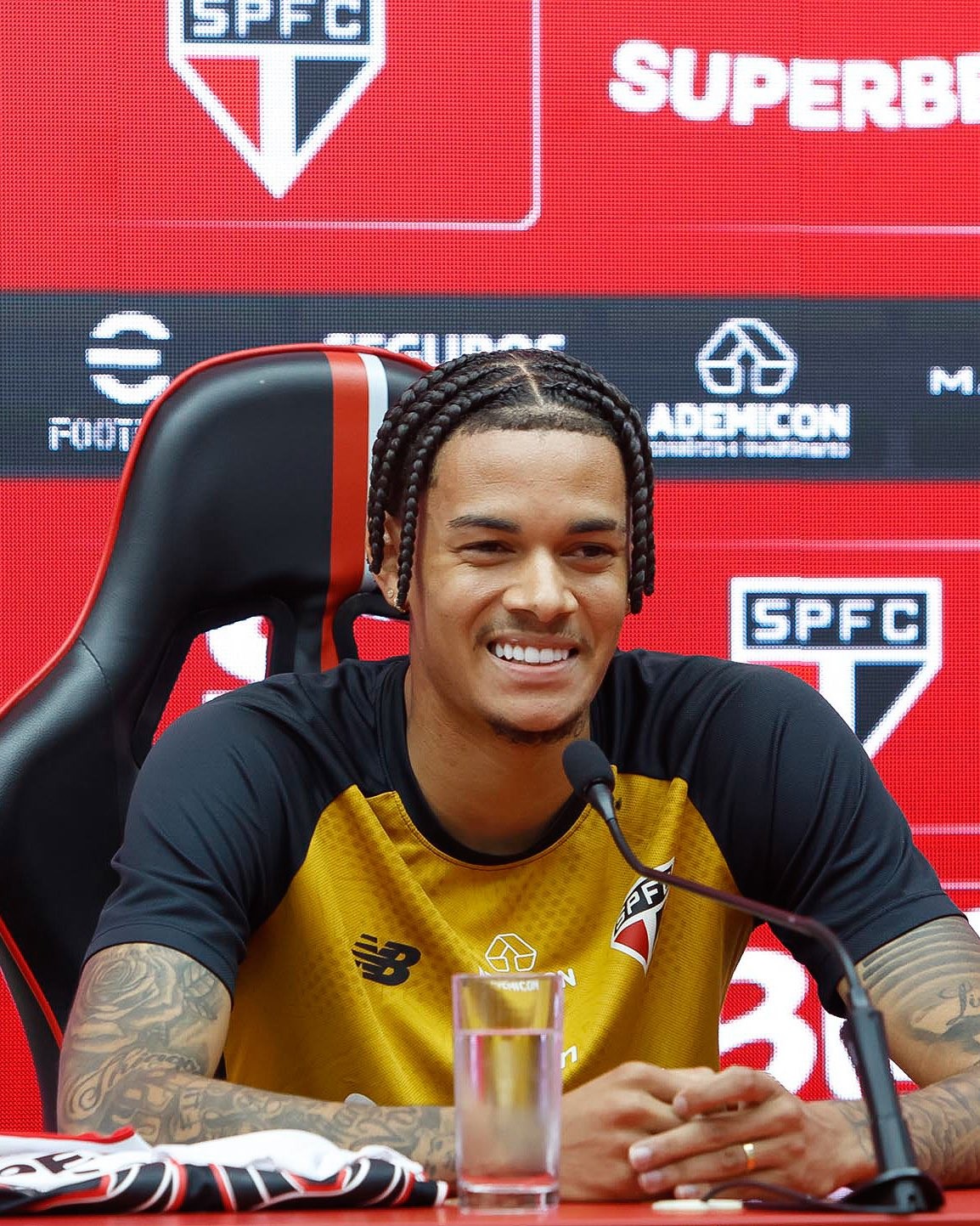 Do canteiro de obras ao São Paulo: Newton detalha superação e realiza sonho de tia torcedora